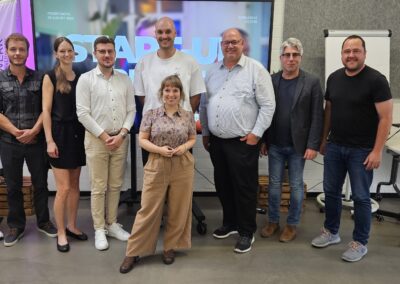 Oberbürgermeister Stefan Hebbel besucht den „Werks-Hive“